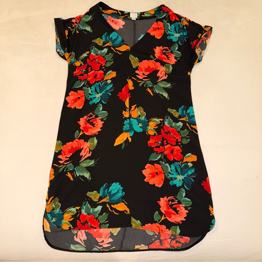 GFloral V-Neck Short Sleeve Dress in Black with Coral & Teal Flowers